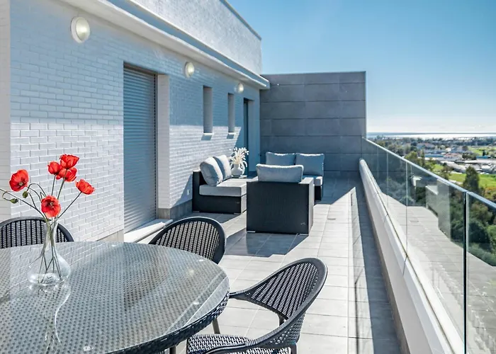 Tranquil Oasis 2 Bedroom Apartment In Nueva Andalucia Close To Centro Plaza